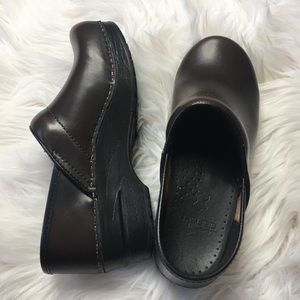 DANSKO PROFESSIONAL NURSING CLOGS
